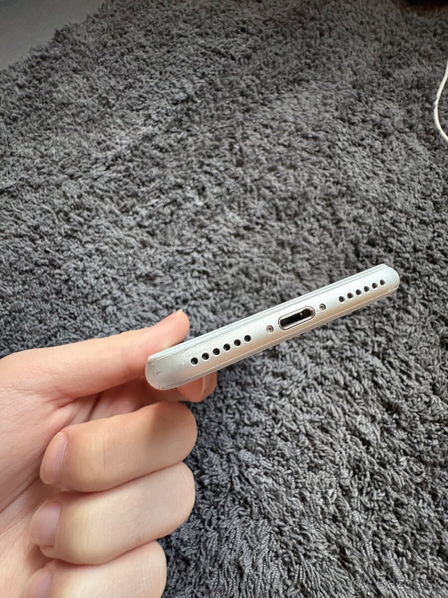 iPhone 8 - 100% batéria - 9