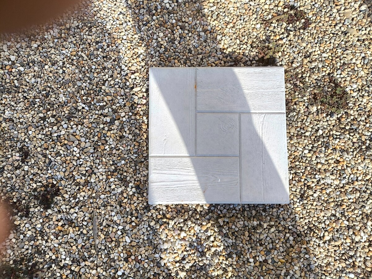 PREDAM VYBROLIATU DLAŽBU VYROBENE Z CEMENTU 42,5 + CHEMIA - - 9