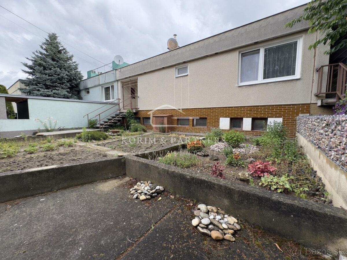 Zaujímavý rodinný dom s menším átriovým dvorom, Komárno - 9