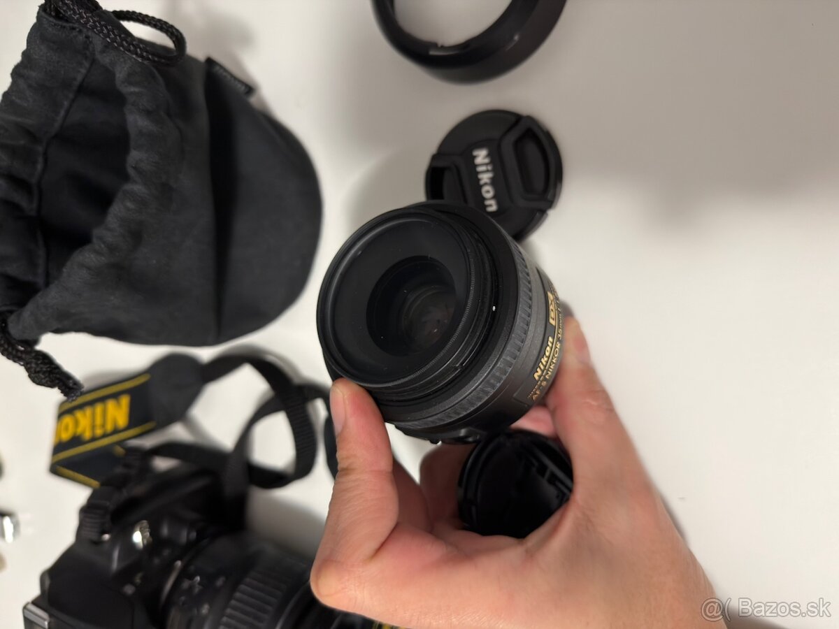 predam nikon d40 nikkor 18-55 1:3,5-5,6 nikkor 35mm 1:1,8 - 9