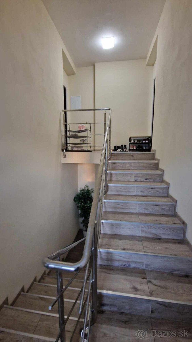 Rodinný dom s 5 bytovými jednotkami - vhodné na prenájmy - 9