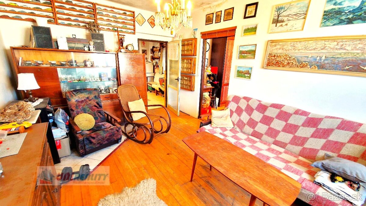 MALÁ HRADNÁ - starší domček / pekná záhrada - 9