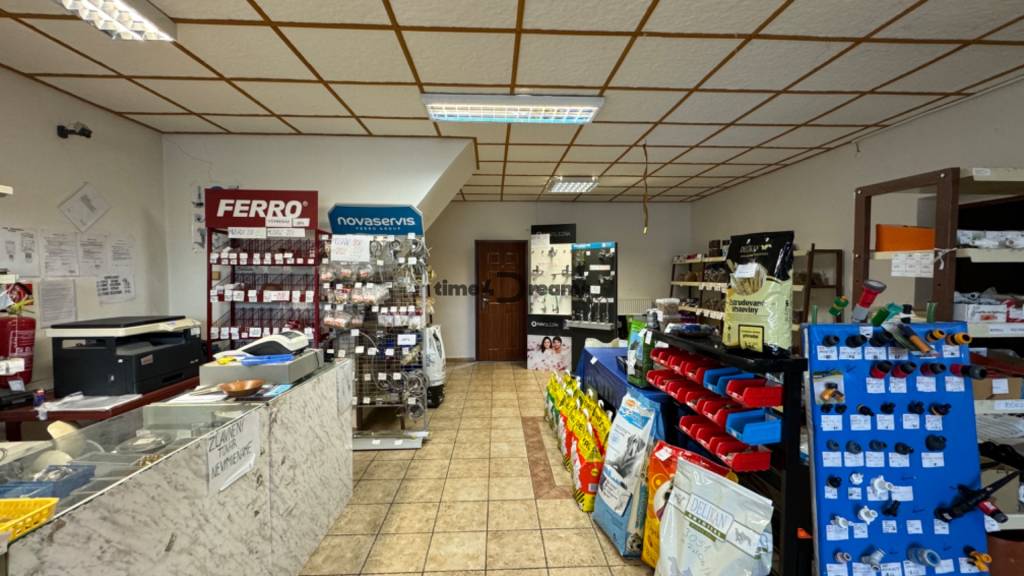 NA PREDAJ rodinný dom/polyfunkcia Komjatice - 9