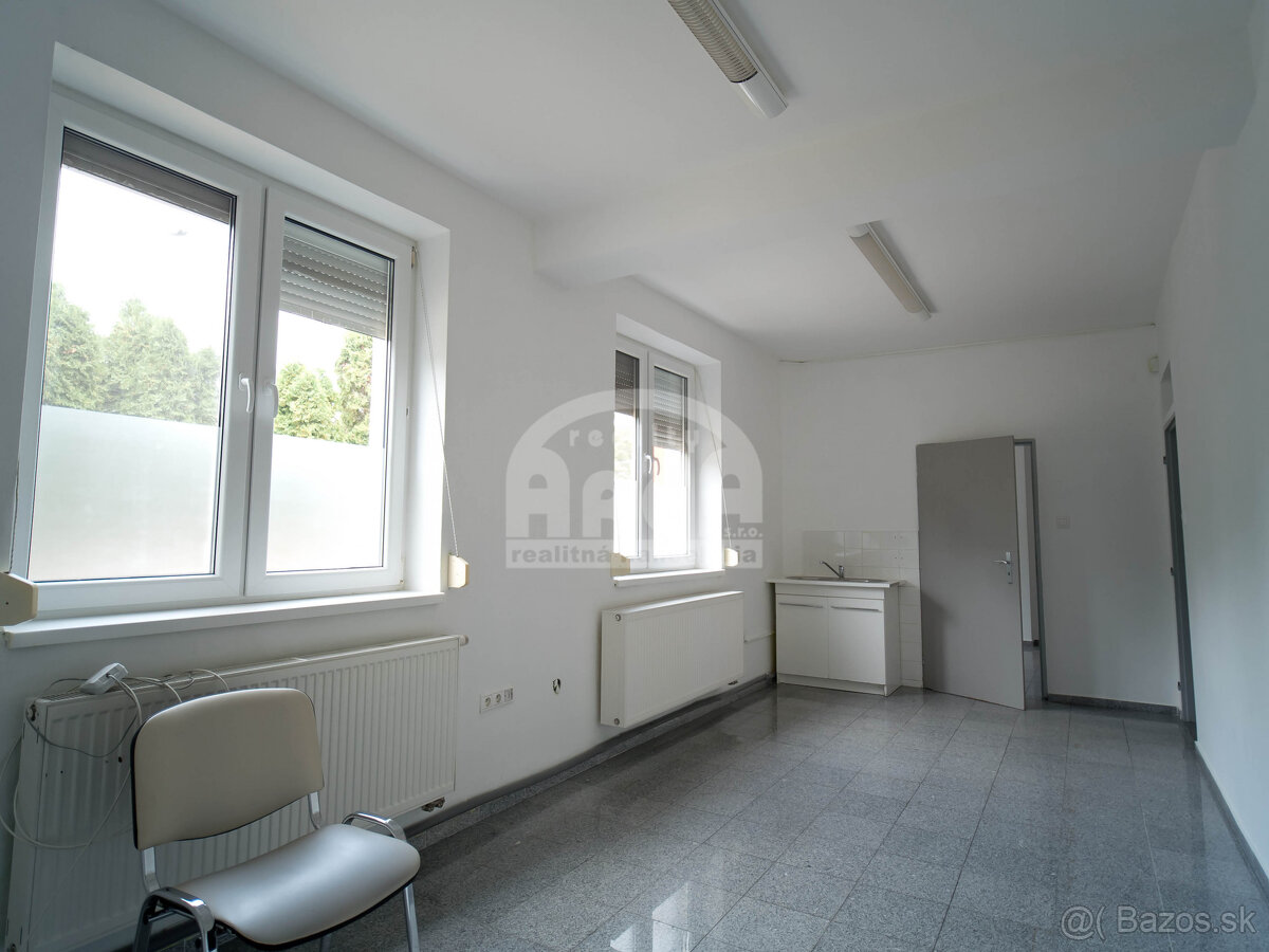 Komerčná budova v širšom centre mesta Vranov nad Topľou - 9