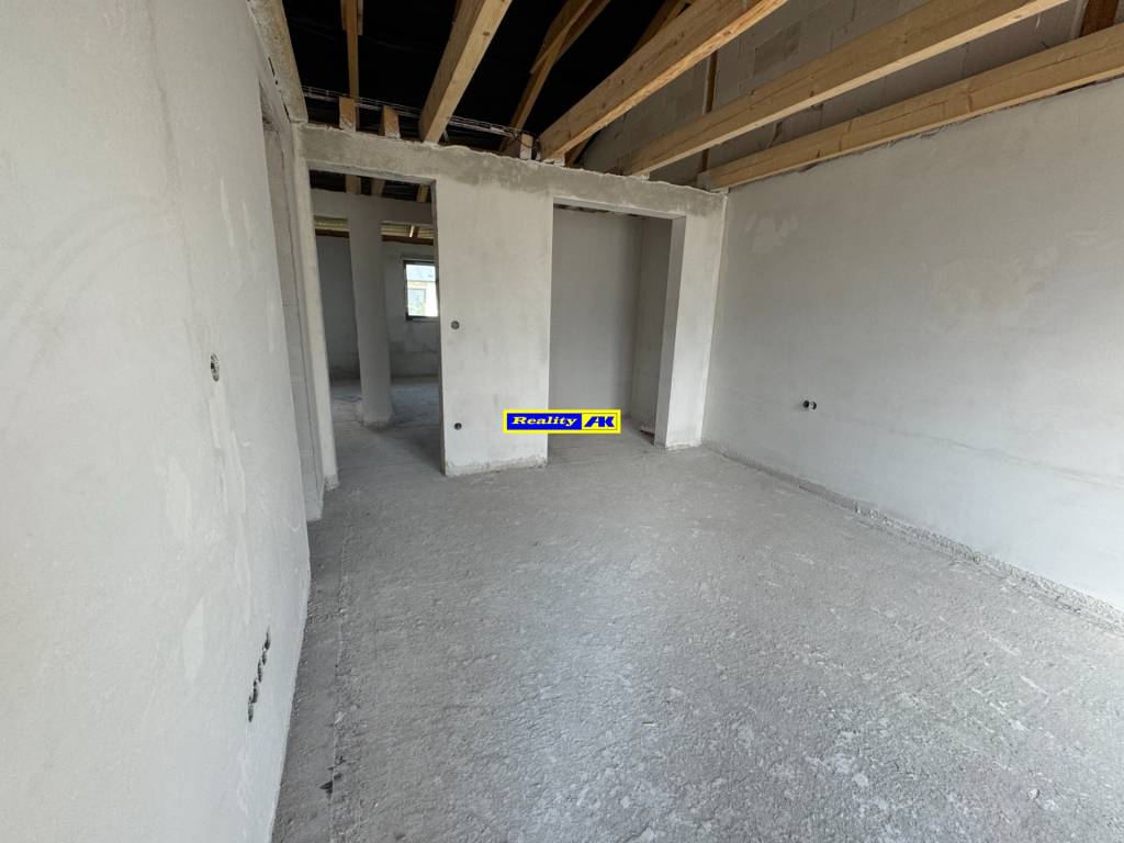 Rodinný dom Valča, novostavba v štádiu holodomu - 9