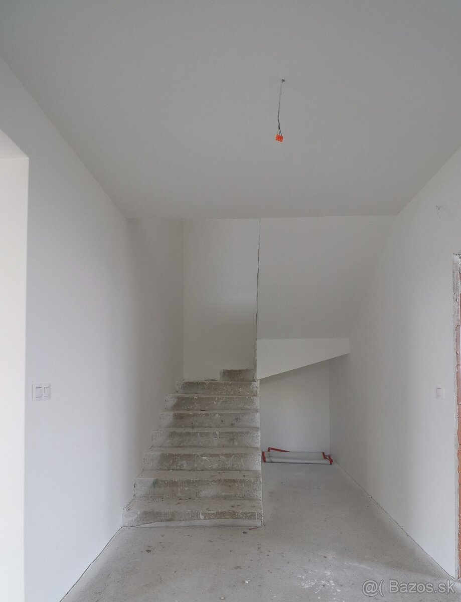 5-izbový poschodový dvojdom v širšom centre mesta - 9