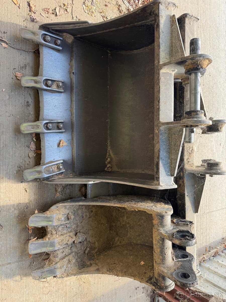 Predám garážovaný báger Bobcat E20, prvý majiteľ. TOP STAV - 9