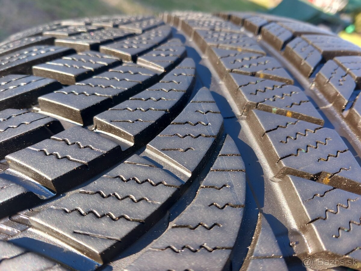 255/45 r19 zimne pneumatiky - 9