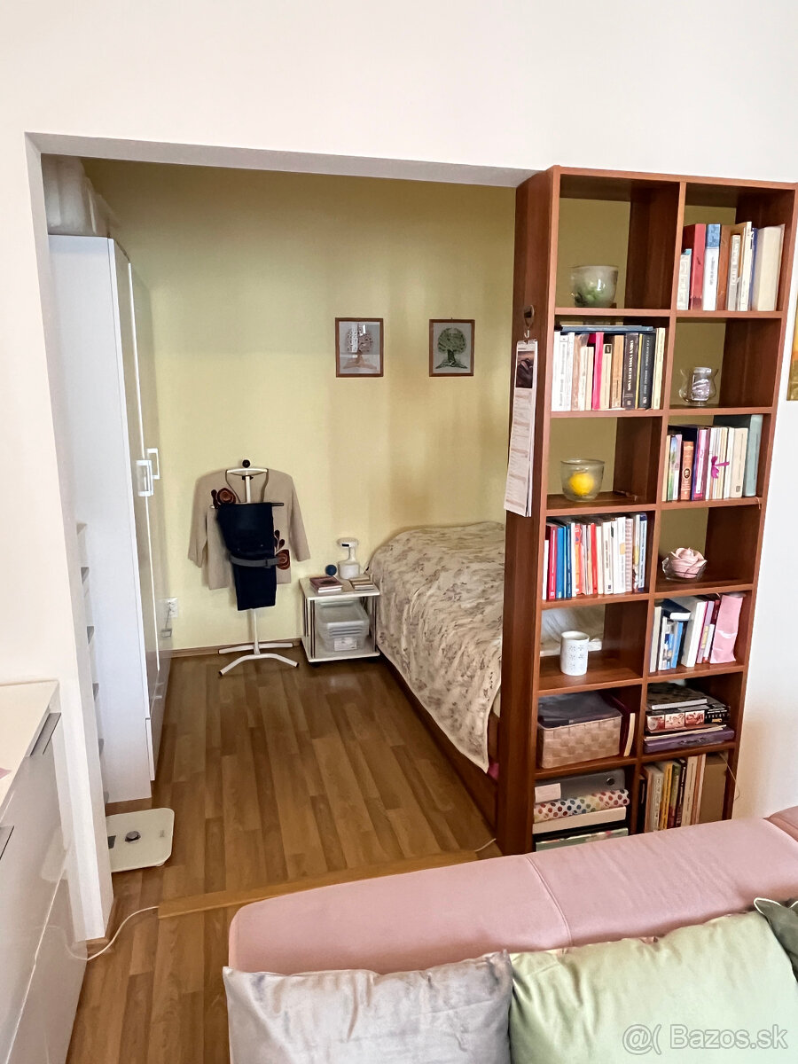 1 a 1/2 izbový byt s balkónom 43 m2 Trenčín, ul. Východná - 9