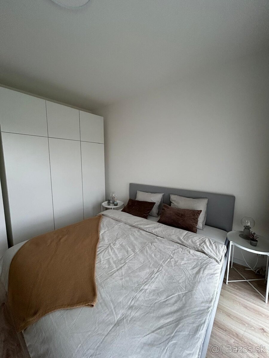 Prenájom bytu 2-izbový • 46 m², 720 €/mes. 720€+150€+100€= n - 9