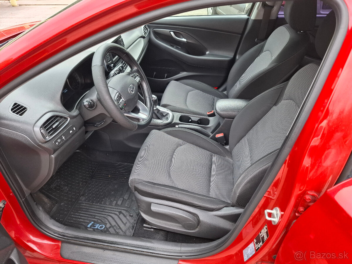 HYUNDAI i30 1,6 CRDi r.v. 2018 - 9