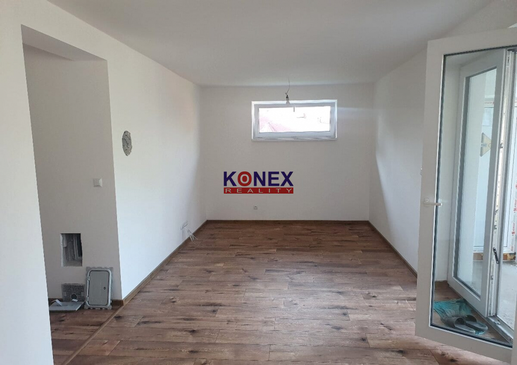 Krásny moderný rodinný dom v obci KAMIENKA pri Humennom - 9