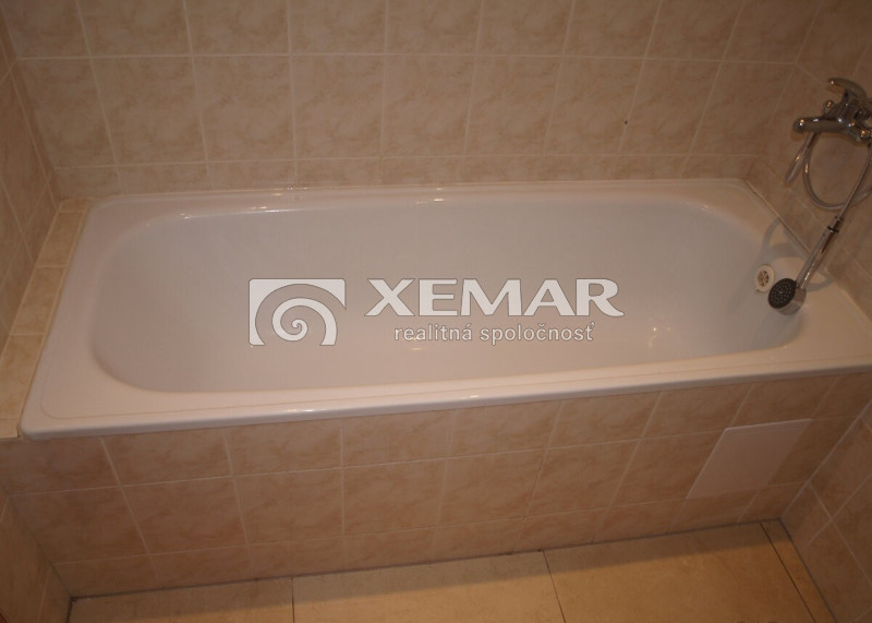 PREDAJ 2 izbovy byt Zvolen, centrum - 9