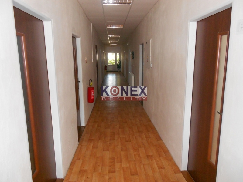 NA PREDAJ Administratívna budova – ul. Stavbárov, Michalovc - 9