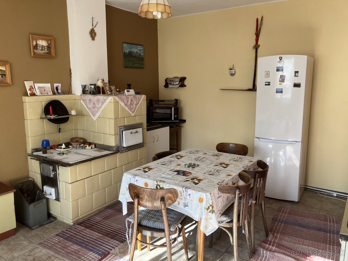 Priestranný rodinný dom pod Tatrami s kachľovou pecou - 9