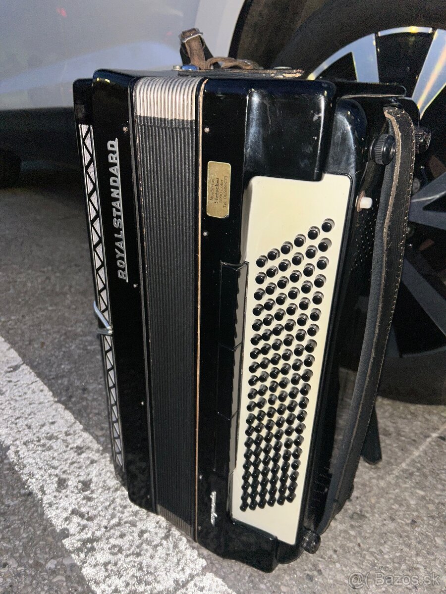 Akordeón Royal Standard Campania 120 basov - 9