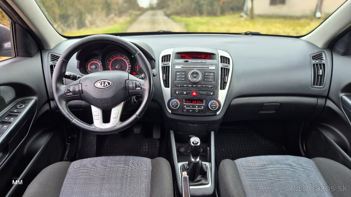 🇰🇷🇸🇰 Kia Cee d - 9