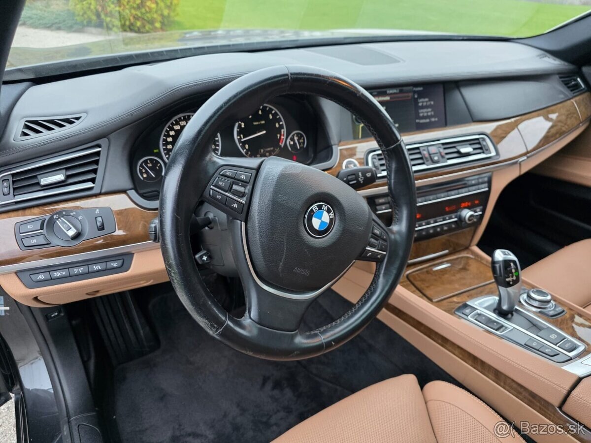 BMW 750XD LONG 4.4i 300 kw - 402 HP Nová STK/EK - 9