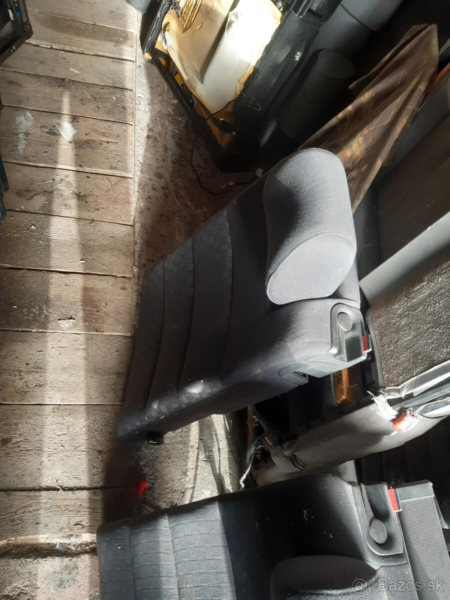 AUDI A6 C5 - sedačky + roleta - 9