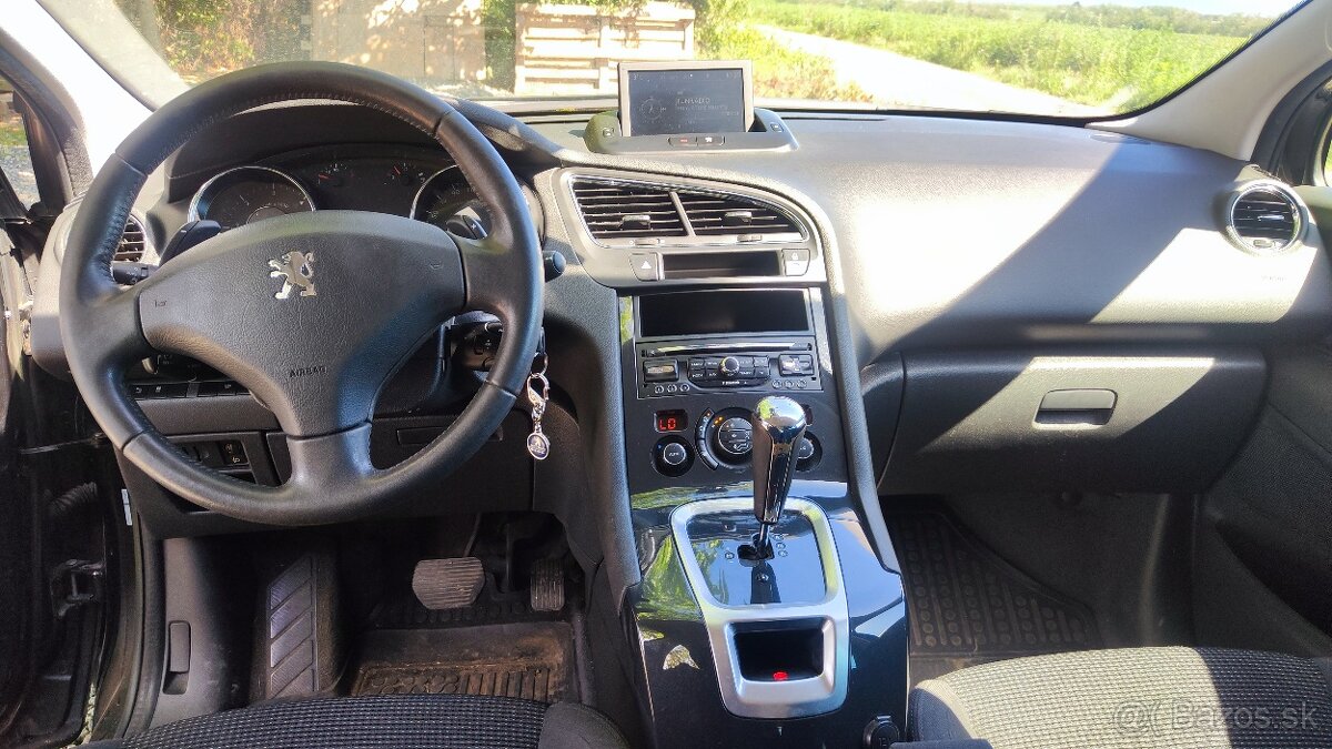 Peugeot 5008 eHDi - 9