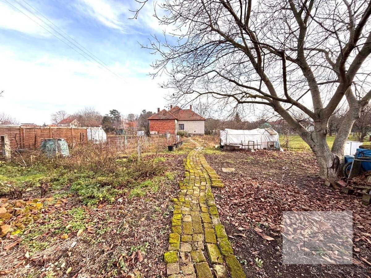 Predaj rodinného domu s veľkým pozemkom pri Vrábľoch - 9