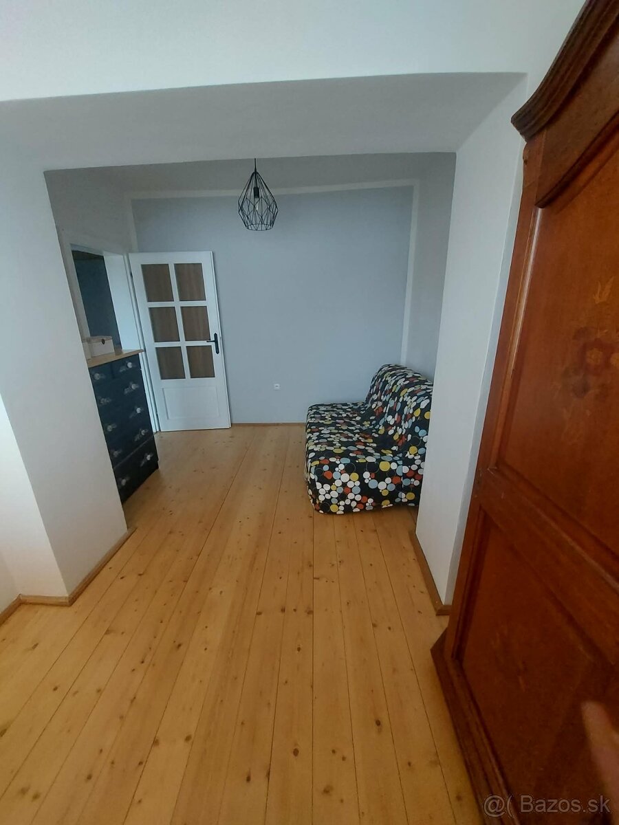 Velky vidiecky dom s pozemkom 1200m - 9