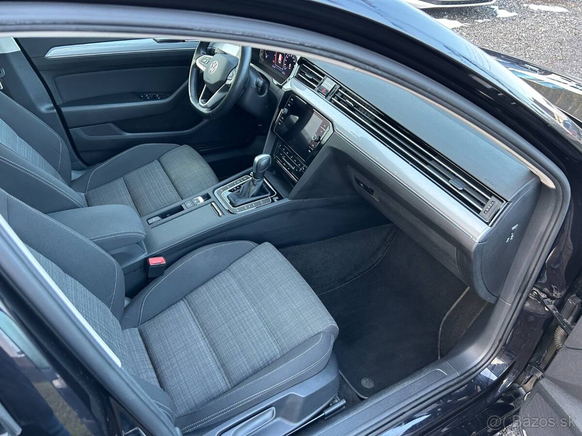 Volkswagen Passat Variant 2.0 TDI EVO Elegance DSG - 9