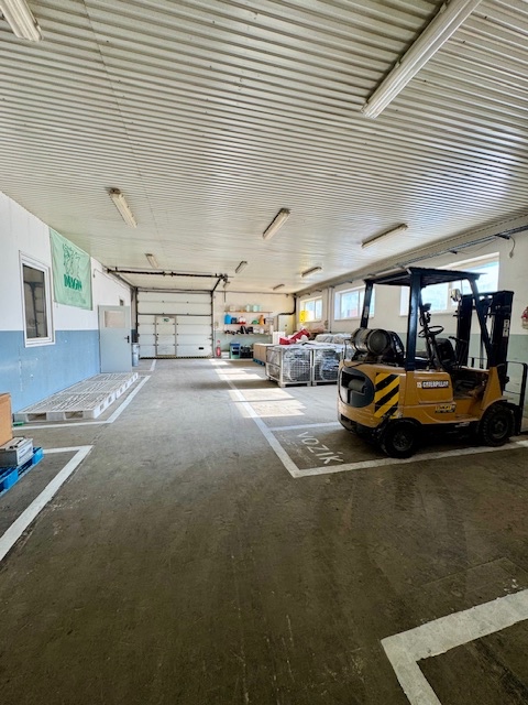 Na predaj 2 prepojené haly 1200 m2 v Dolnom Ohaji - 9