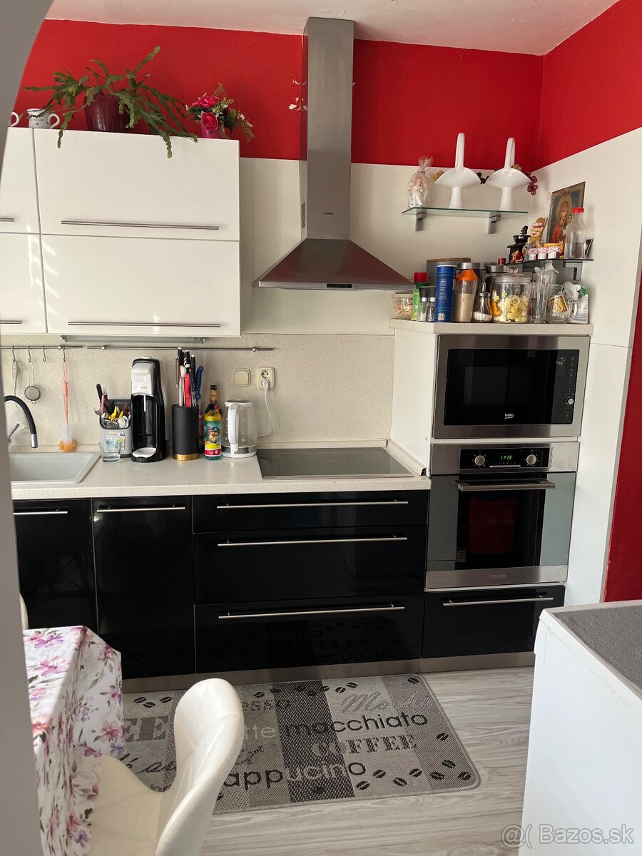 Rezervovaný 3 izbový byt s veľkou loggiou - 9