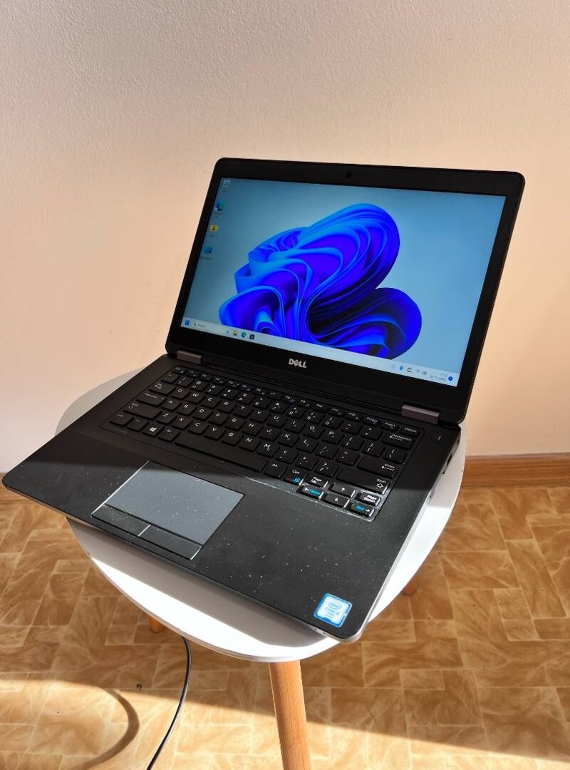 Notebook 14" DELL.Intel i5-6300U 2x2,40GHz.8gb ram.120g SSD - 9