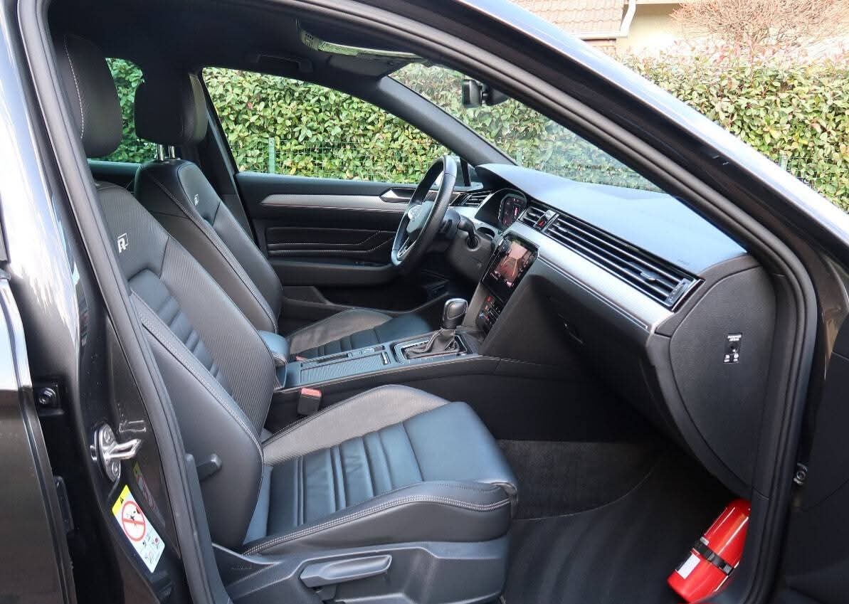 Passat Variant (Combi) 2,0 TDI R-line Full LED Matrix Ťažné - 9