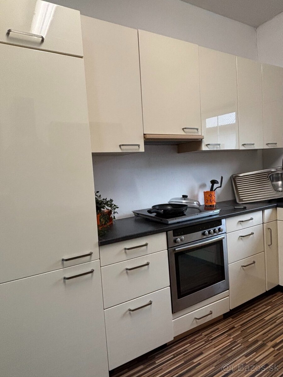 Svetlá moderná kuchyňa AGNES - 9