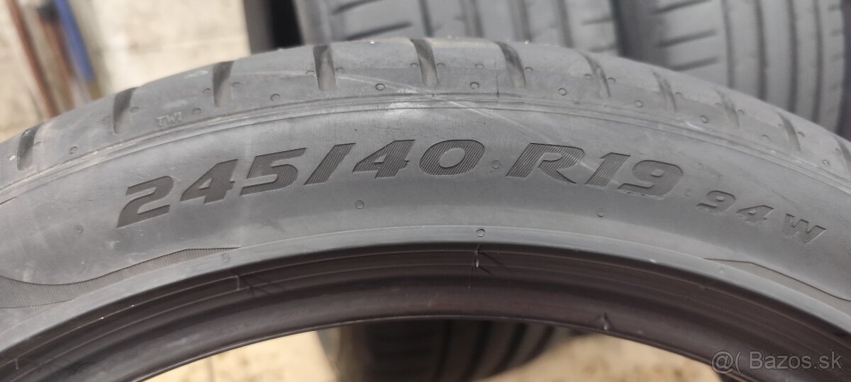 245/40R19 letne - 9