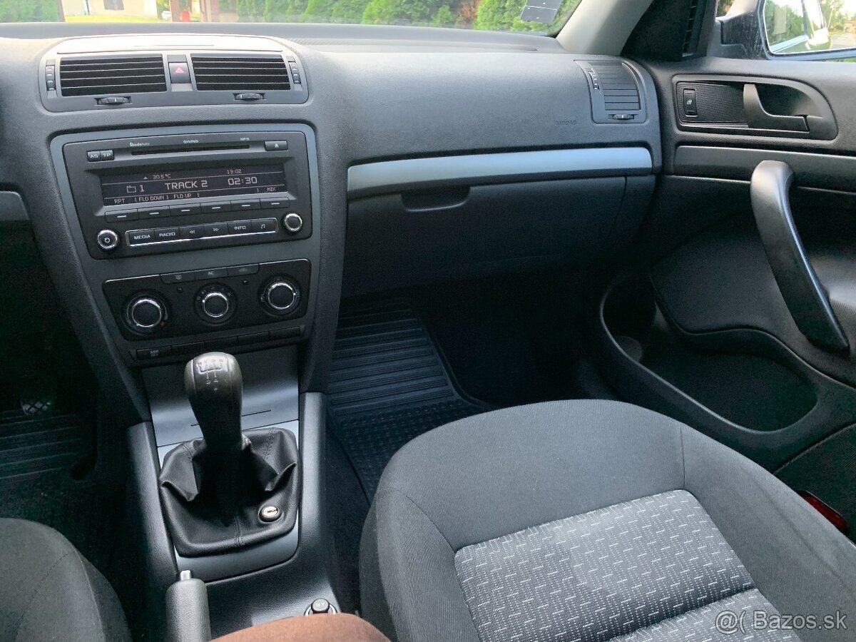 Škoda Octavia 1.6 benzín 2010 - 9