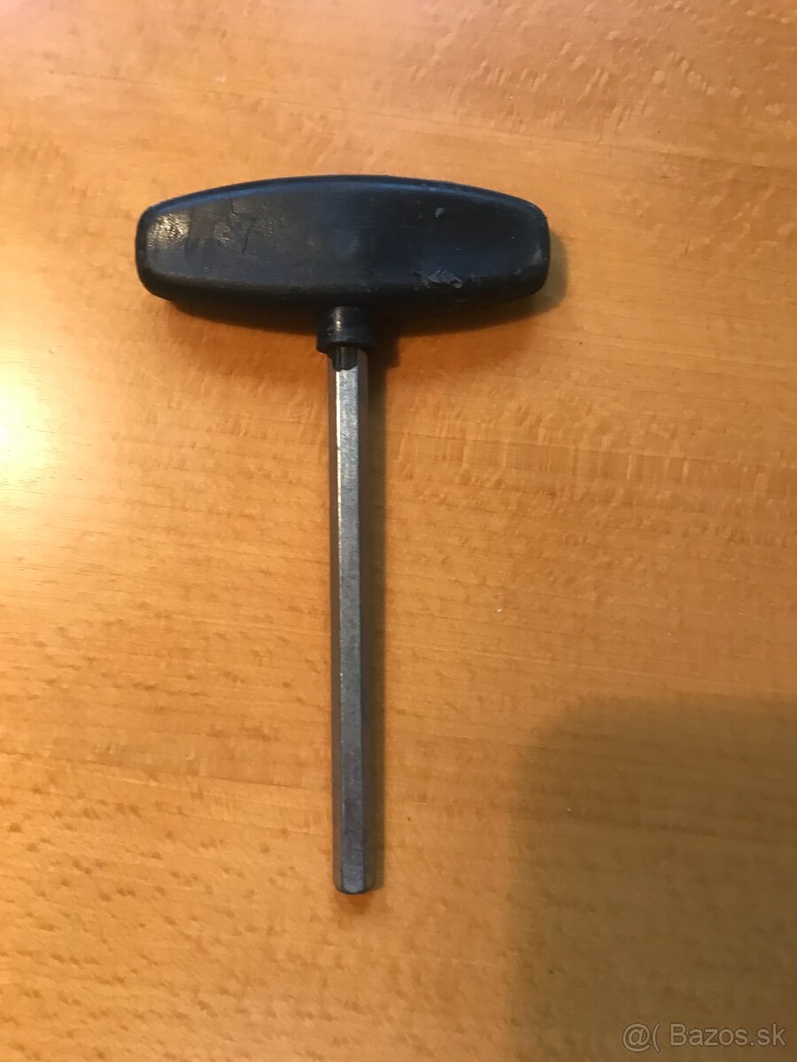 Thule nahradnie diely, stresne priecniky, nosice na hagusy - 9