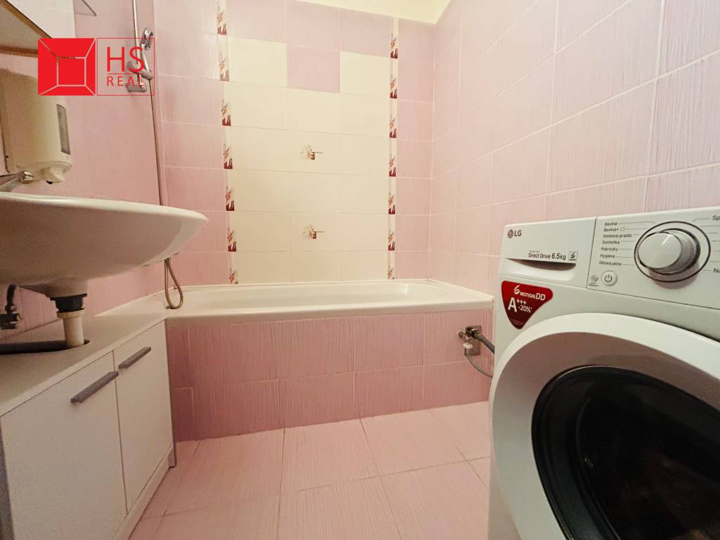 Prenájom 3 izb. bytu s balkónom v NZ - 9