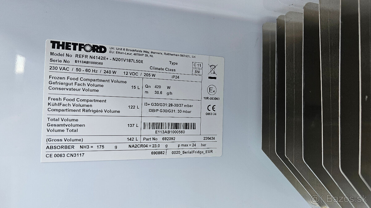 Absorpčná chladnička Thetford N4142E+ (12V, 220V, plyn) - 9