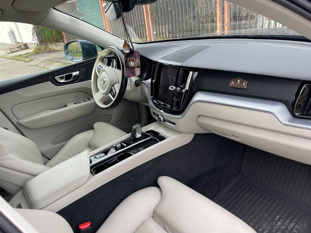 Volvo XC60 2,0 B4D Mommentum AWD - 9