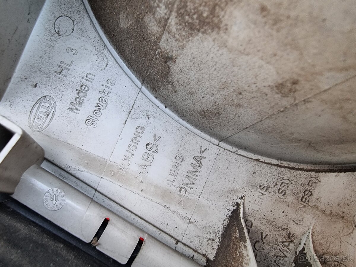 zadné svetlo vw touran - 9