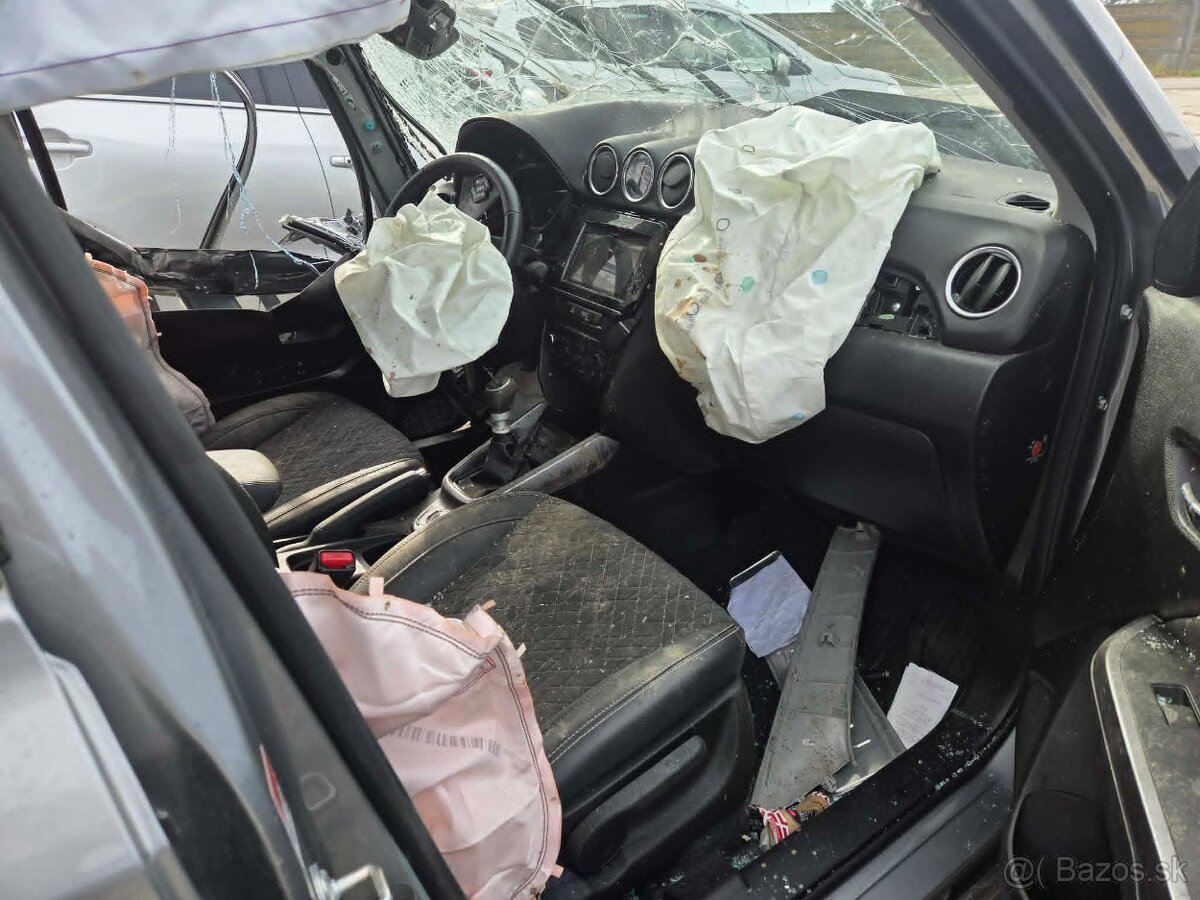 Suzuki Vitara 1.4 hybrid 4x4 - 9