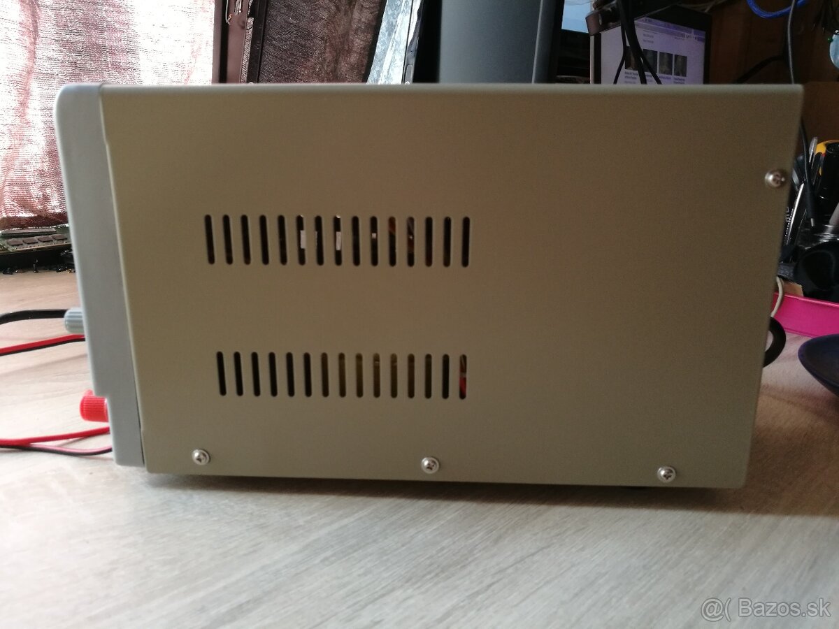 Lineárny laboratórny regulovateľný zdroj. 30 V 5A. - 9