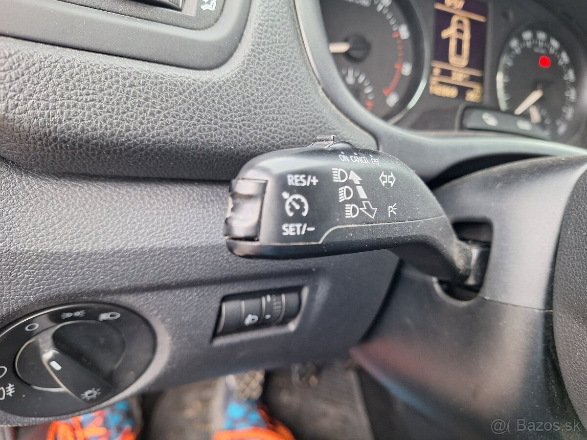 ŠKODA ROOMSTER 1,2TSI 4 VALEC KLÍMA - 9