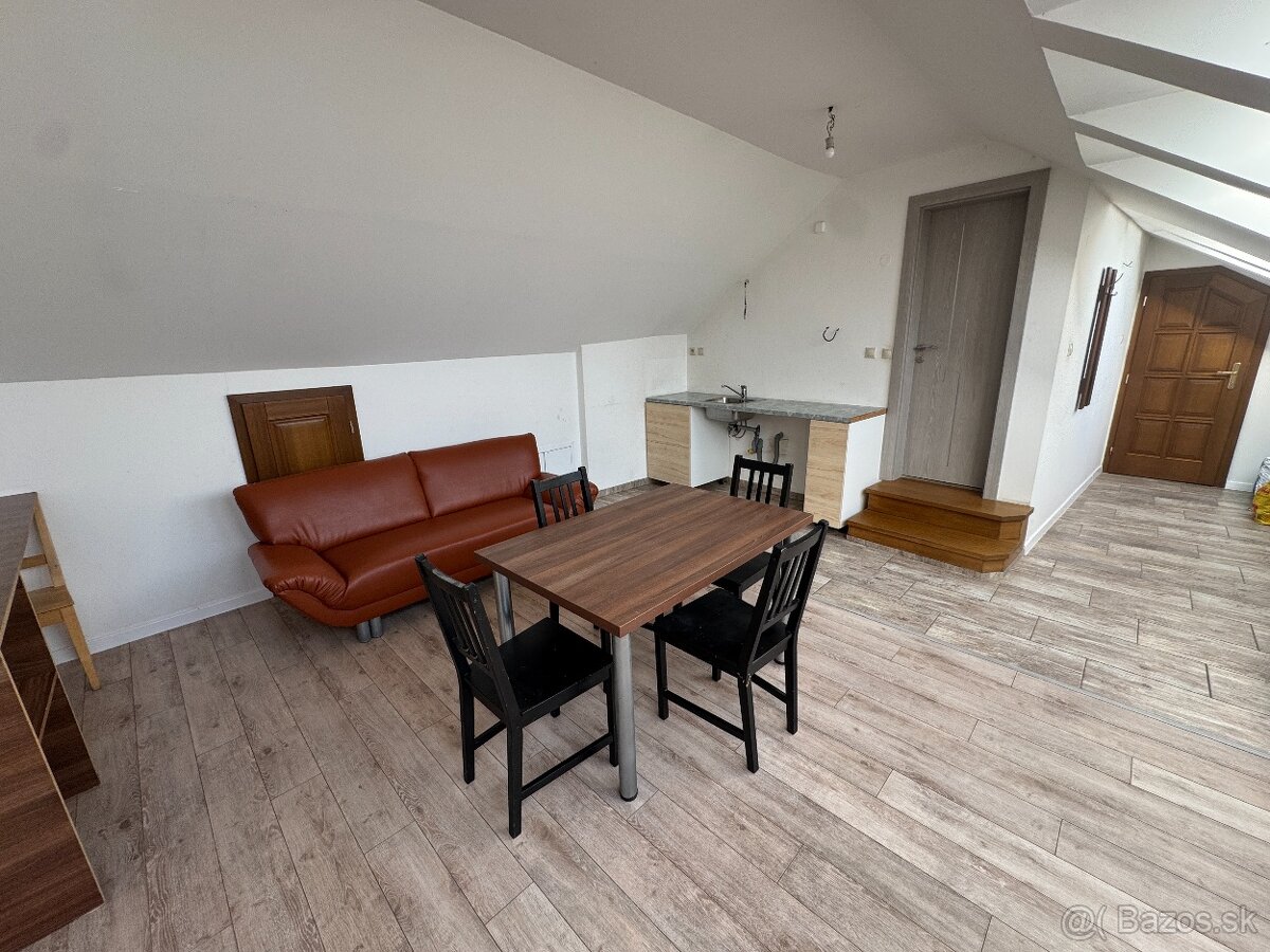 Priestor na podnájom / ubytovanie centrum Žilina 5-7 osôb - 9
