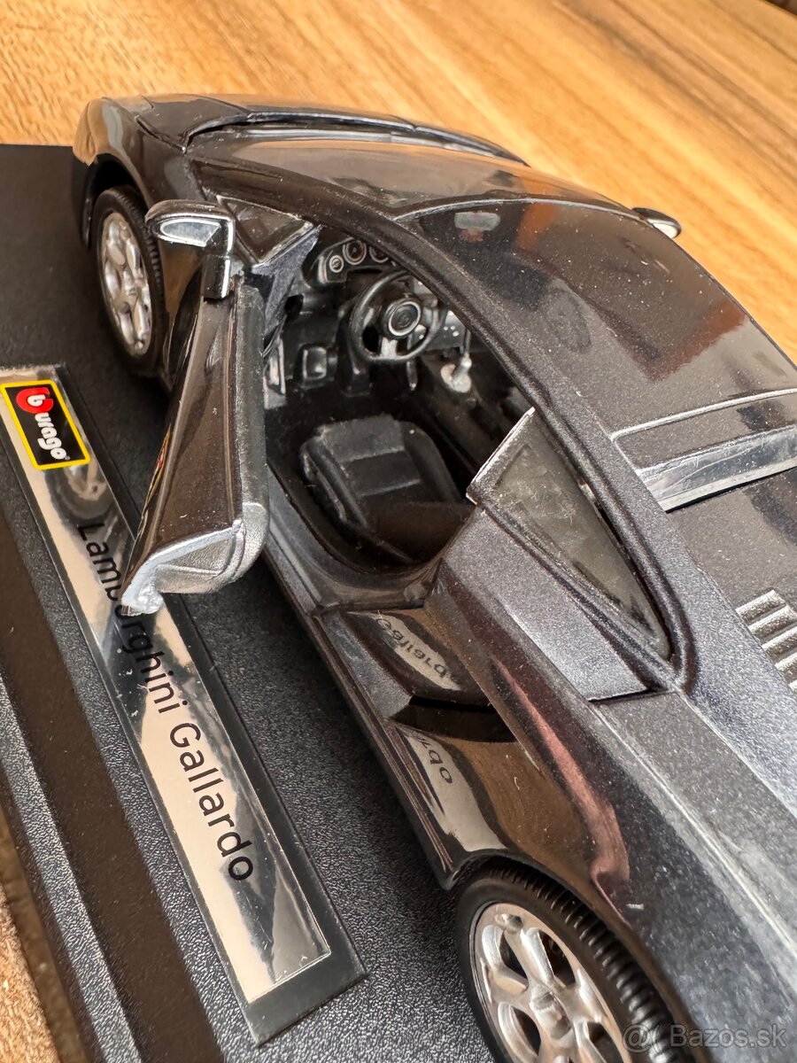 Sběratelský kovový model Lamborghini Gallardo. - 9