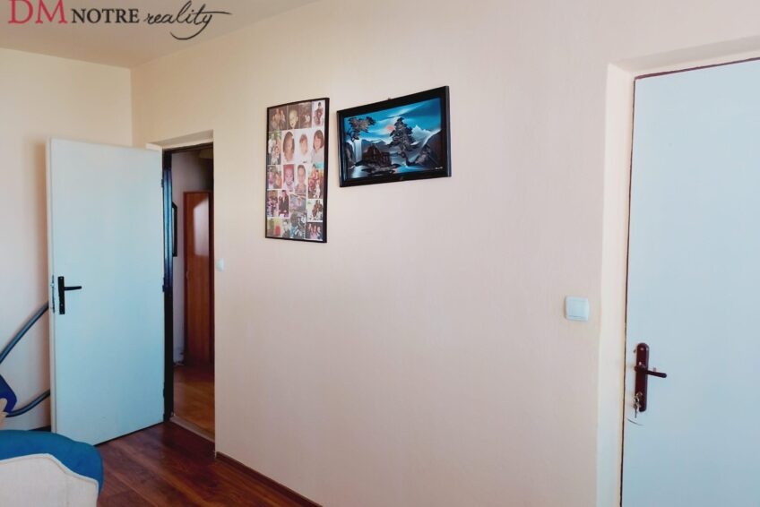 Dvojizbový byt s výmerou trojizbového s balkónom v Lučenci. - 9