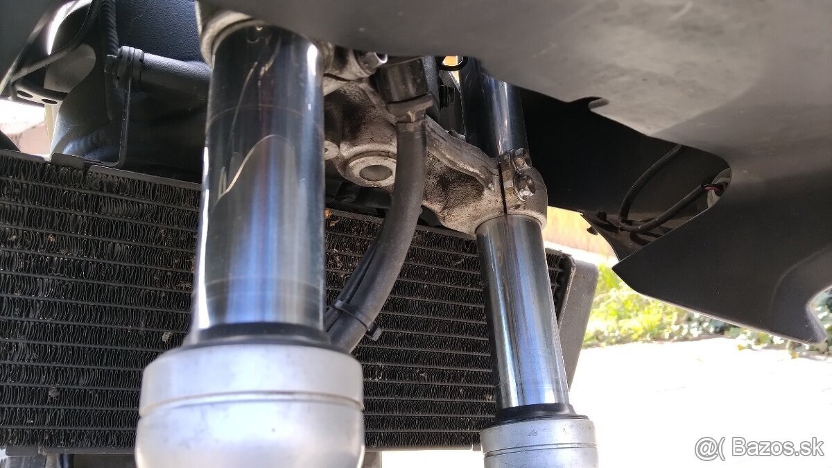 Suzuki SV650 S dvojvalec - 9