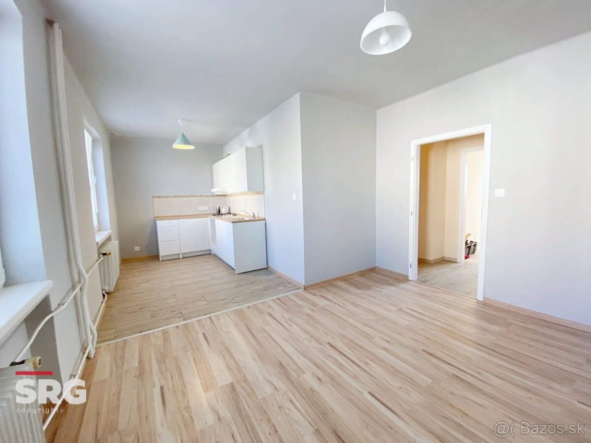 SRG | 2-izb. byt s balkónom po rekonštrukcii | Petőfiho - 9