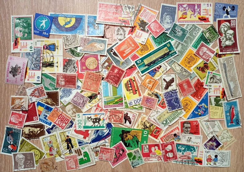 Predám balík poštových známok 1000 ks. č 3 - 9