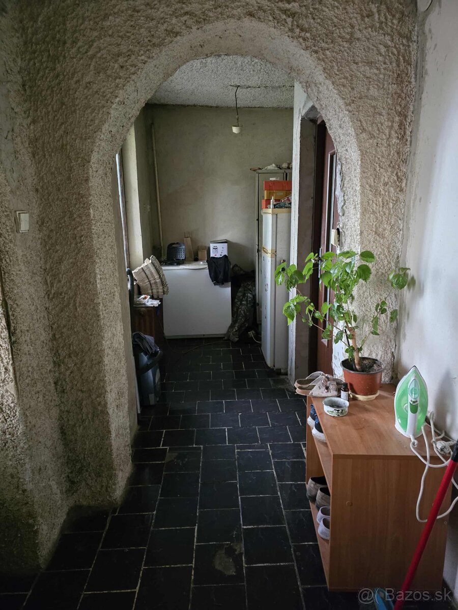 Dom v obci Medvecké - 9