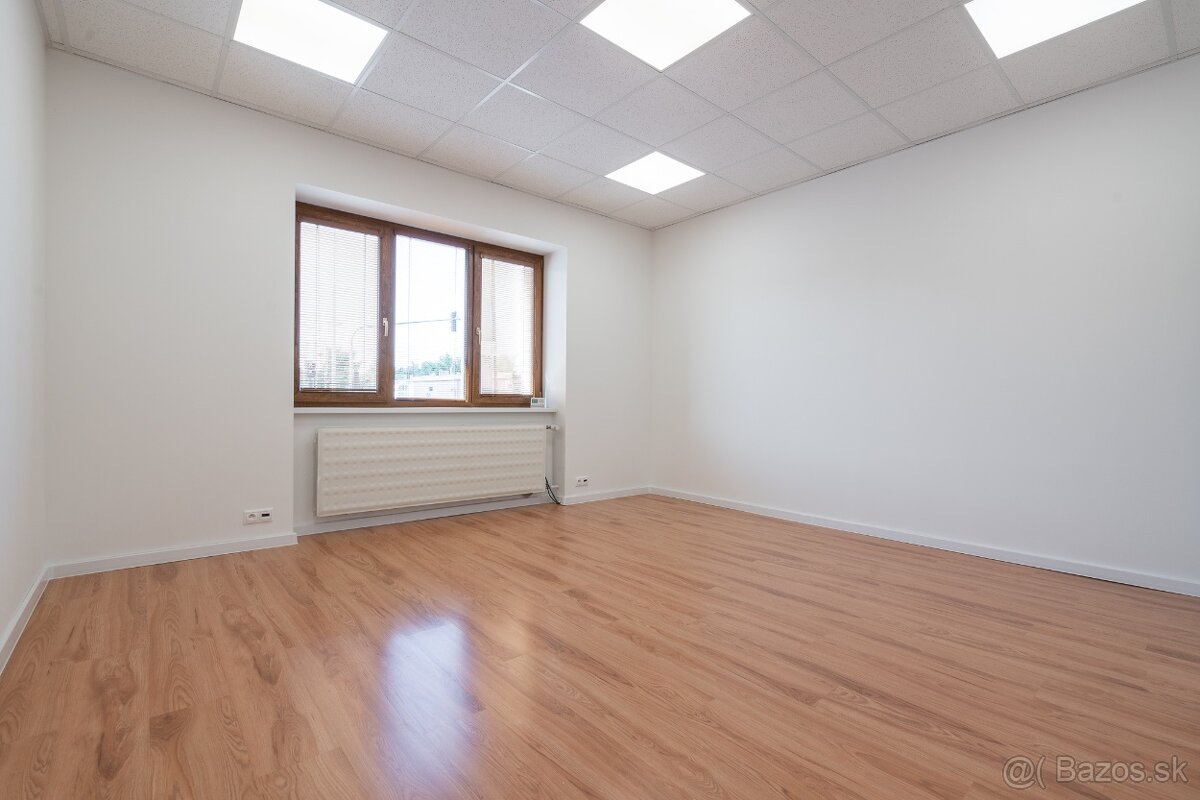 Prenájom kancelárskych priestorov v centre TN - 9